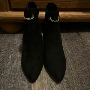 Black heels with gold chains